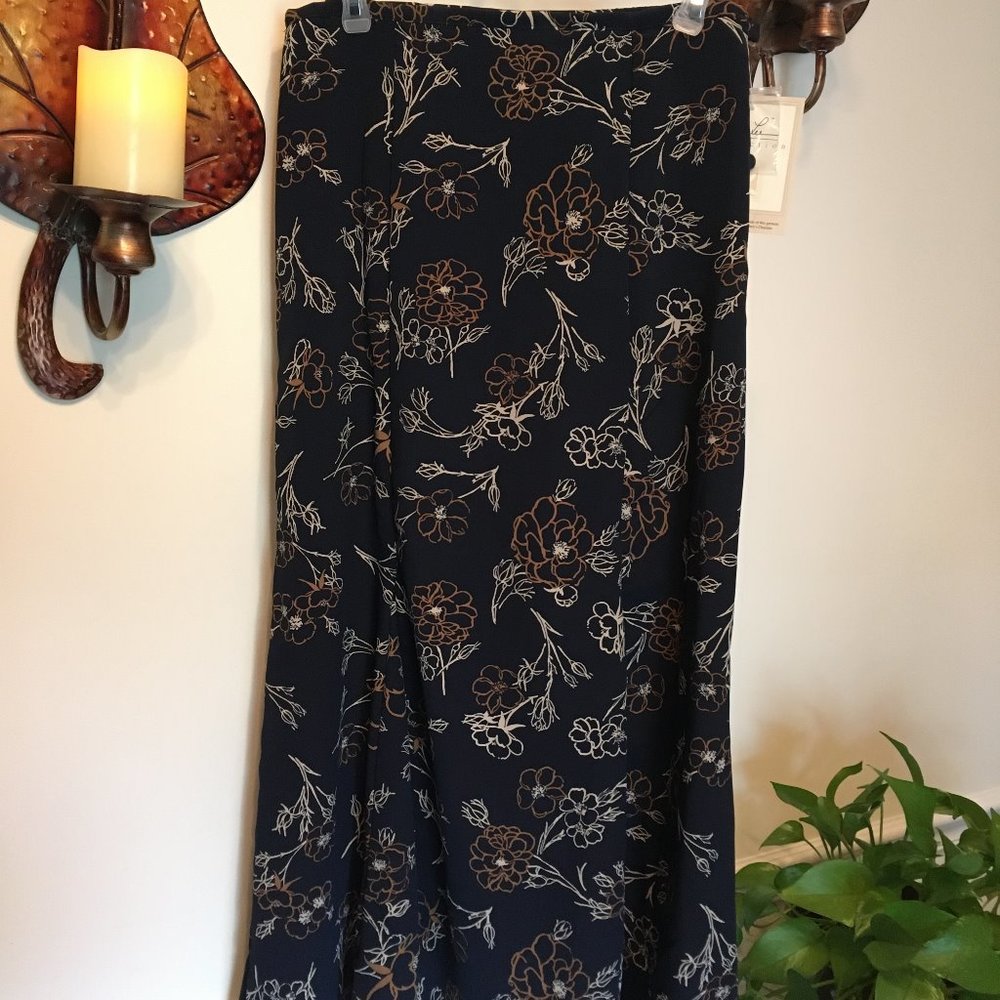 NWT Kathie Lee Floral Print Flared Skirt
